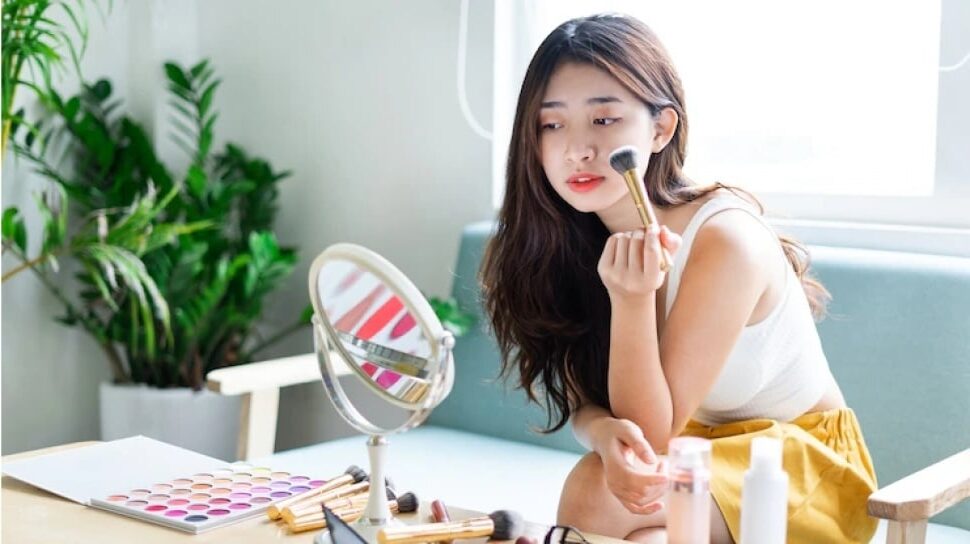 8 Tips Makeup ala Korea untuk Tampilan Awet Muda