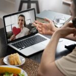 4 Cara Menjalani LDR Bagi Pasangan Physical Touch