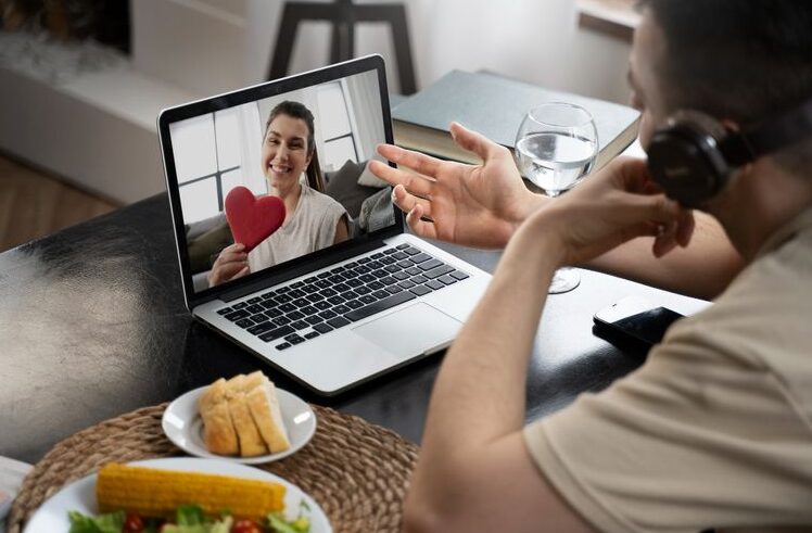 4 Cara Menjalani LDR Bagi Pasangan Physical Touch