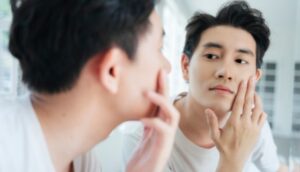 3 Langkah Skincare Pria untuk Kulit Berminyak, Wajah Fresh!