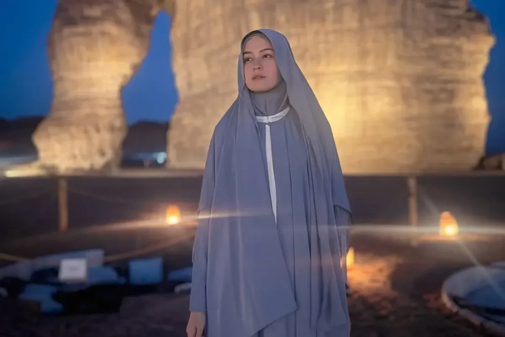 Kimberly Ryder Temukan Kebahagiaan Baru Setelah Umrah