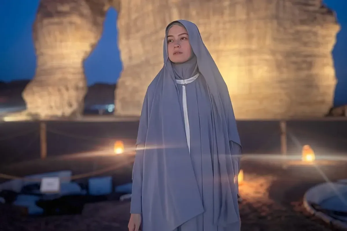 Kimberly Ryder Temukan Kebahagiaan Baru Setelah Umrah