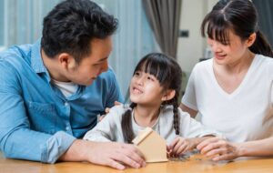 Cara Mudah Ajarkan Anak Mengatur Uang Sejak Dini
