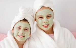 2 Masker Wajah Alami yang Aman dan Mudah Dibuat untuk Anak​