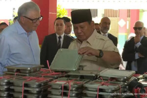 Sakip Menangis Dikunjungi Prabowo, Terharu Pertama Kali Bertemu