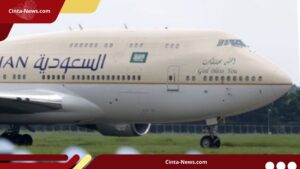 Apa Makna Tulisan “God Bless You” pada Pesawat Saudi?