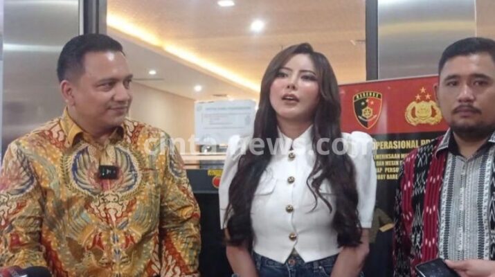 Selama Ini Ayu Aulia Pasang Badan Bela Ridwan Kamil