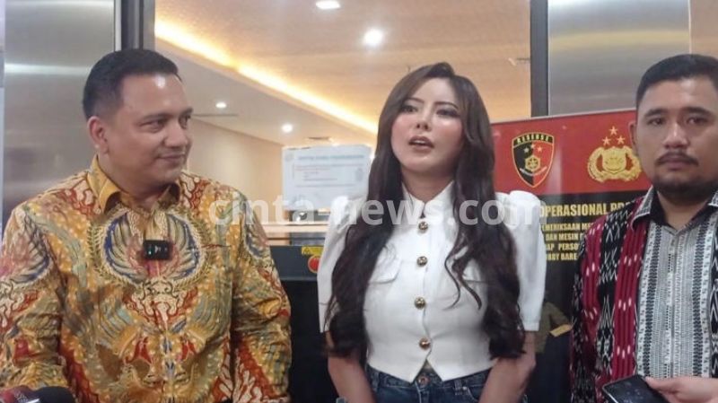 Selama Ini Ayu Aulia Pasang Badan Bela Ridwan Kamil