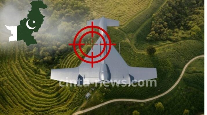 Pakistan Tembak Jatuh Belasan Drone India Buatan Israel. Militer Pakistan mengonfirmasi bahwa mereka telah menembak jatuh 12 drone milik India yang melanggar wilayah
