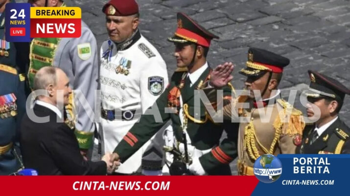 Tentara Korea Utara Dipeluk Putin