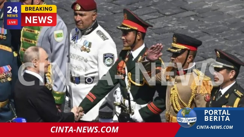Tentara Korea Utara Dipeluk Putin