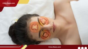 Resep Masker Tomat Alami Untuk Wajah Halus & Lembap