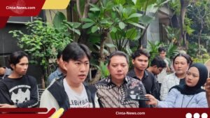 Cho Yong Gi Diteriaki Saat Bantu Peserta Demo