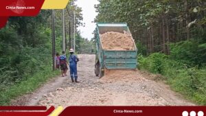 Jalan Desa Semanggi Diperbaiki, Pertamina Bantu Material
