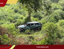 Land Cruiser Terjun Ke Jurang di Jalur Bromo Akibat Rem Blong