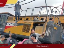 Ibu di Semarang Selamat Meski Rumahnya Hancur Tertimpa Alat Berat 70 Ton
