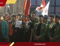 Mahasiswa Gelar Demo, Serukan “Indonesia Sold Out”