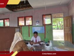 Siswa SD Ponorogo Belajar di Masjid Imbas Atap Kelas yang Jebol