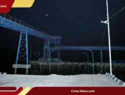 Jembatan Penghubung Pelabuhan Buton Siak Roboh, Mobil Avansa Ikut Tercebur ke Lautan