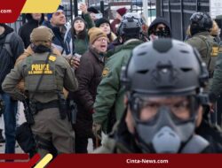 Minneapolis Membara, Bentrok Massa vs Aparat Usai Penembakan Ibu oleh Agen ICE