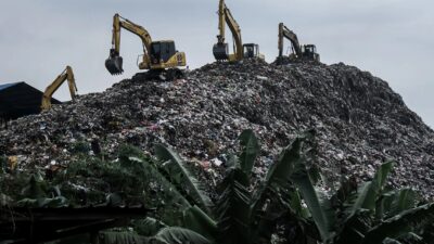 Antrean Truk Mengular di TPA Putri Cempo, Pemkot Solo: "Tambah Eskavator Sekarang!"