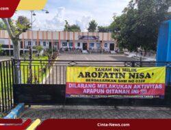 Gerbang Digembok Sepihak, Puluhan Siswa SMK Kesehatan Nusantara Terpaksa Sistem Daring