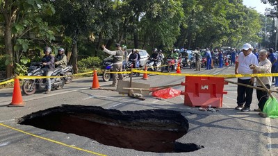 Jalan Lenteng Agung Jaksel Ambles