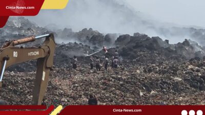 Kebakaran TPA Jatiwaringin Hari Ke-4: Asap Masih Membubung, Helikopter Dikerahkan