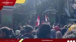 Ratusan Massa Demo di Kejati Jatim, Soroti Temuan Emas dan Uang Oknum Jampidsus