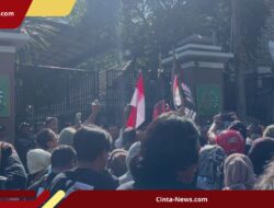 Ratusan Massa Demo di Kejati Jatim, Soroti Temuan Emas dan Uang Oknum Jampidsus