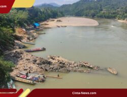 Debit Sungai Mahakam Menurun Drastis, Warga Long Apari Alami Kesulitan Akses Logistik