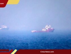 Ketegangan di Selat Hormuz Memanas, Kapal Tanker Meledak Usai Terjang Ranjau